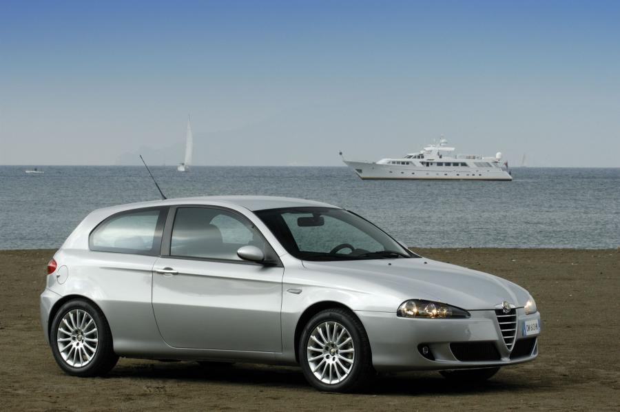  Alfa Romeo 147 3-Door (937A) 2004 года  (фото 28 из 48)
